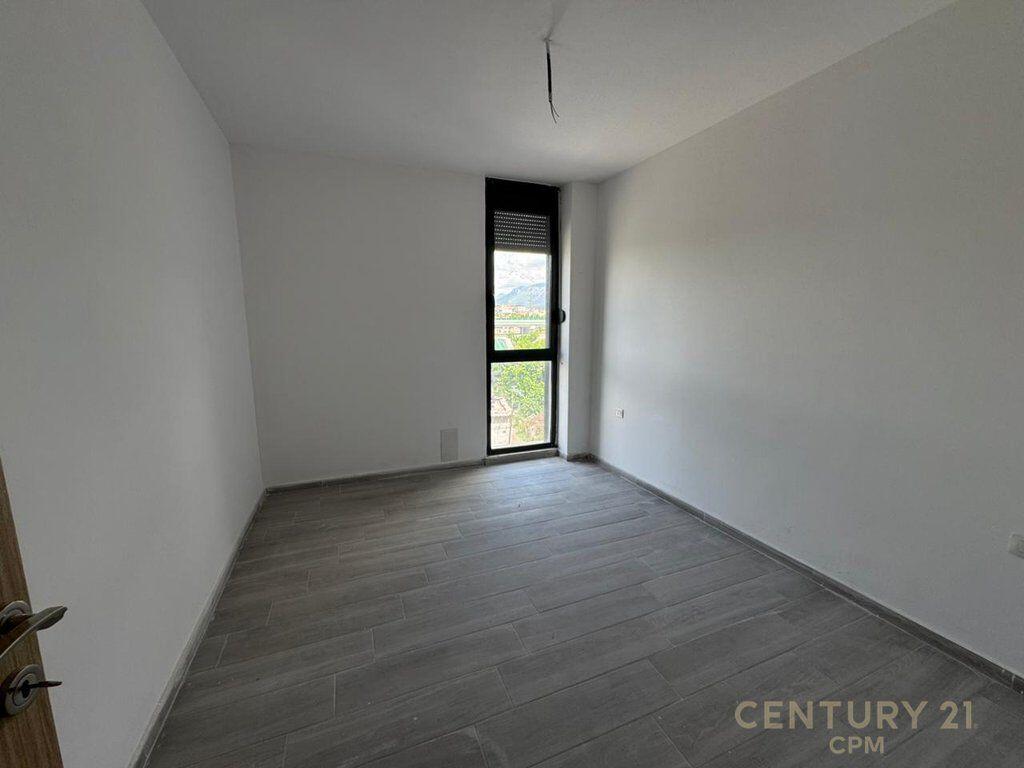 Shitet apartament 3+1, ne fund te rruges 5 Maj ! 128,000 €