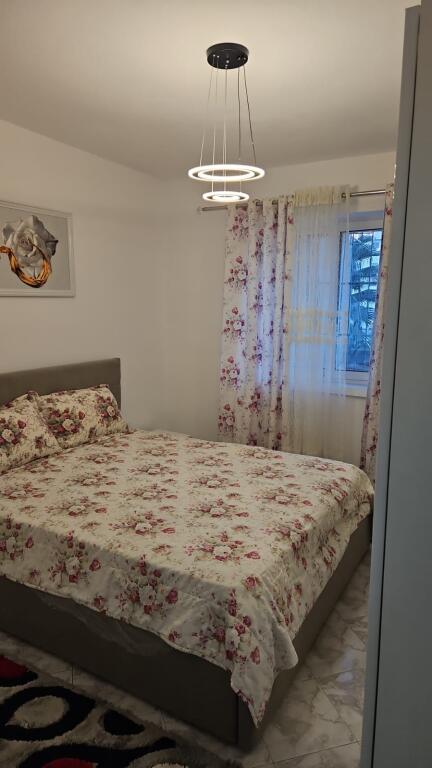 Jepet apartament me qera 1+1