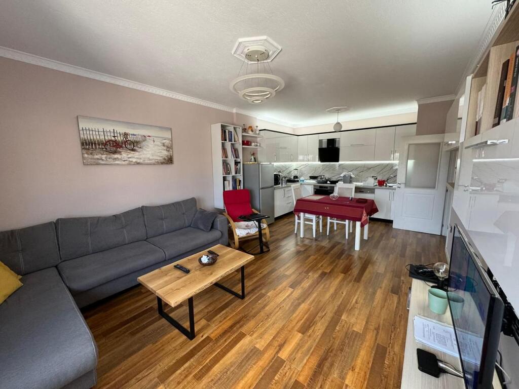 Qera apartament 1+1, Rruga e elbasanit 65000 leke  . prane Luarasit