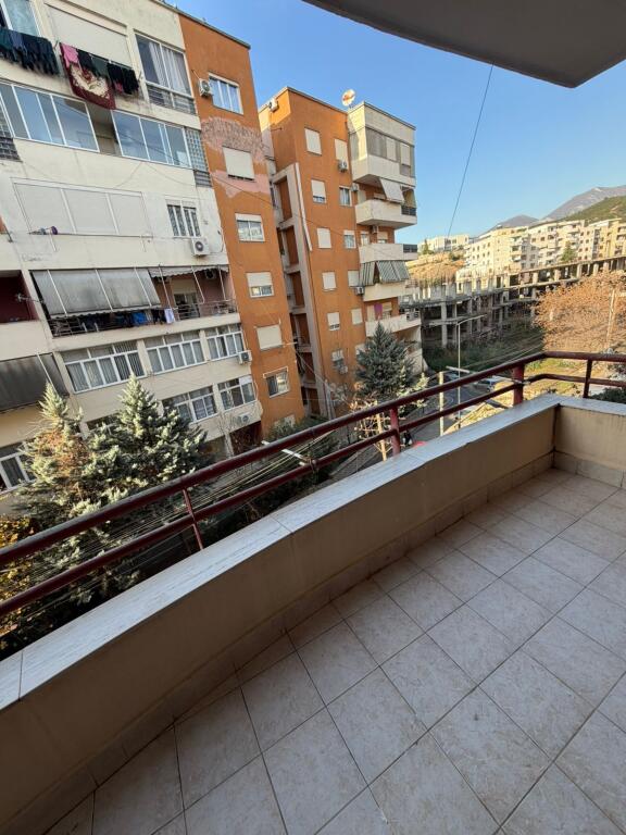 🏠 Shitet Apartament 2+1 – Fresk (përballë SPAR 2)