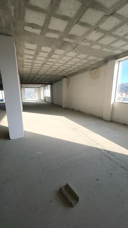 PROPRIETÀ COMMERCIALE – POSSIBILITÀ DI CONVERSIONE IN APPARTAMENTI / CAMERE D’HOTEL / AIRBNB