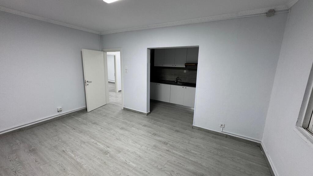 For rent, office opposite Delijorgji, the building with arrows