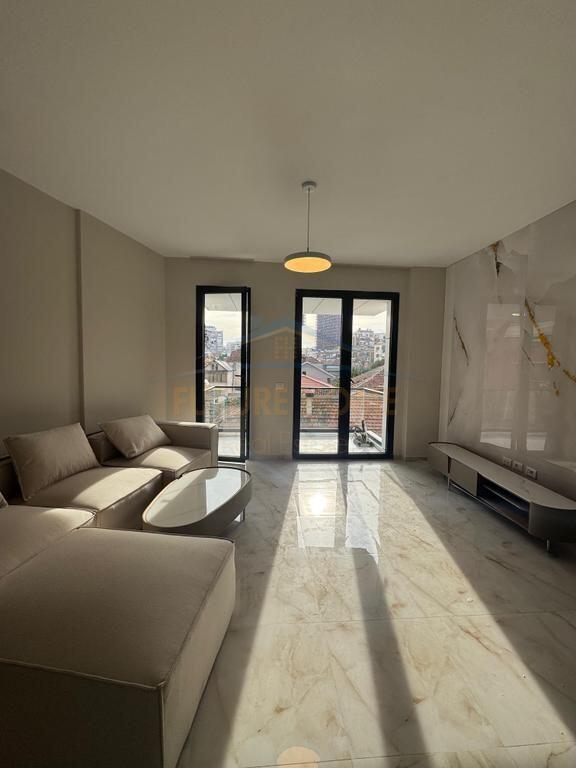 Affitto, Appartamento 2+1+2, via Naim Frasheri, Tirana