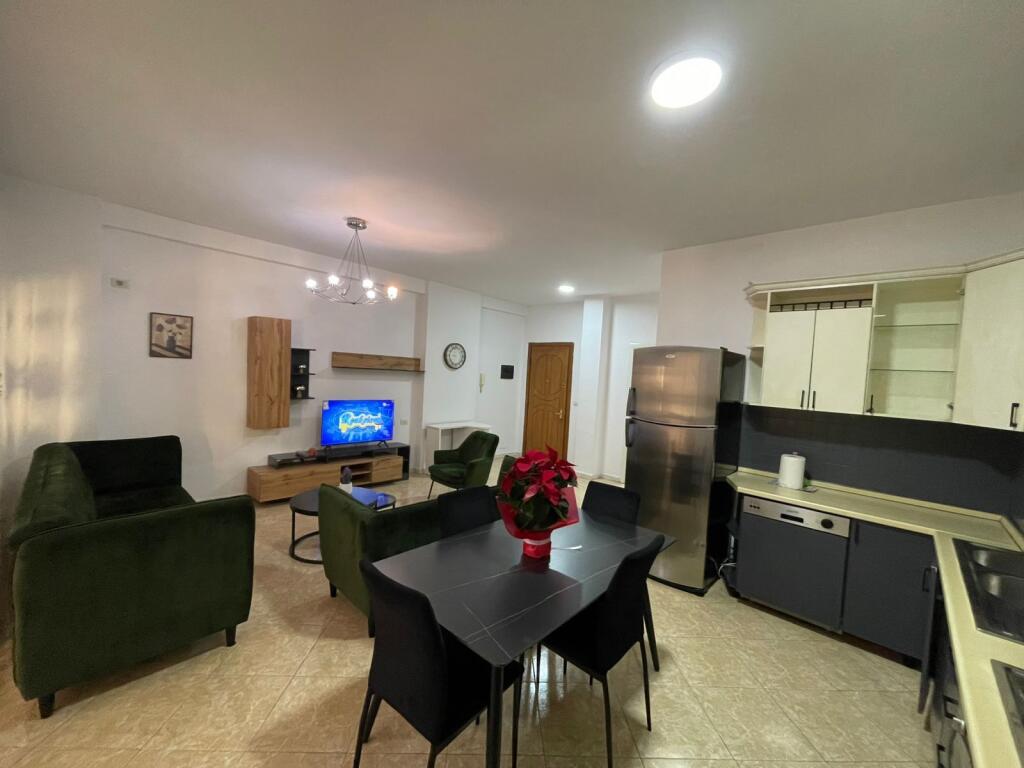 Appartamento 2+1+2 in affitto 📍 Comune di Parigi, di fronte a Delish Fish 🏢 4° piano, edificio nuovo con ascensore 📐 Superficie: 105 m² 💰 Prezzo: 750 € / mese
