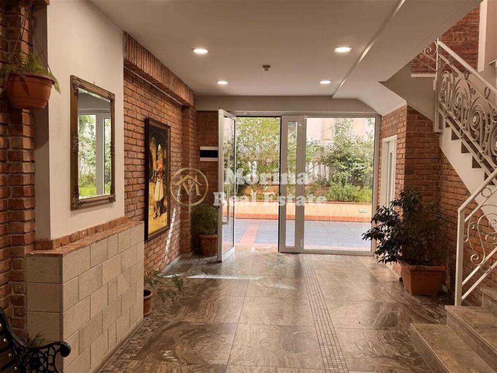 Affitto | Ambiente Commerciale | RTSH | 1260 €/mese trattabili