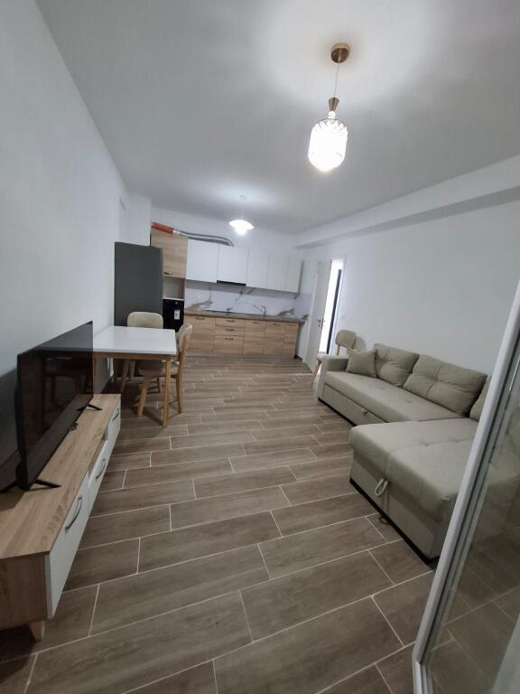 Jepet me qira apartament 2+1  – Ne rrugen 5 Maji (Pallatet e Bashkisë)!!