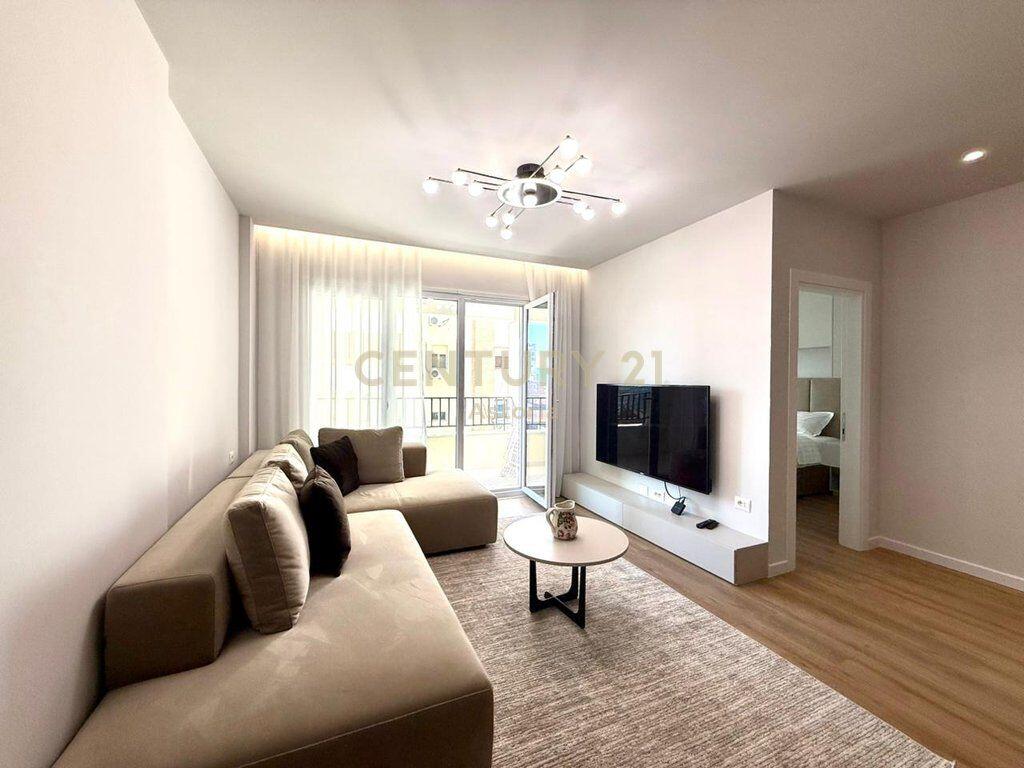 JEPET ME QIRA PARTAMENT 1+1, PAZARI I RI 750 € /Muaj Sip. Totale  75m2