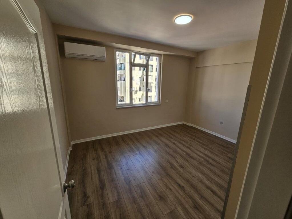 ZYRE ME QERA 130 M2 QENDER 1000 EURO