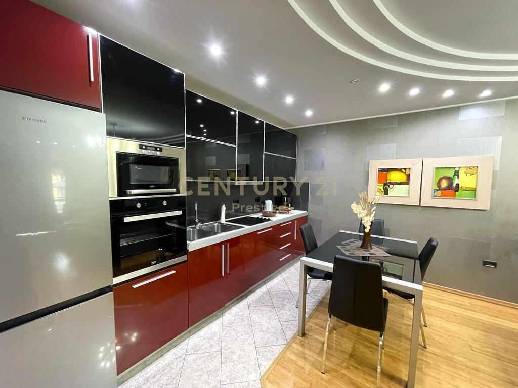 JEPET ME QIRA APARTAMENT 2+1+2 PRANE AMBASADES AMERIKANE, TIRANE! 1,000 € /Muaj Sip. Totale  120m2