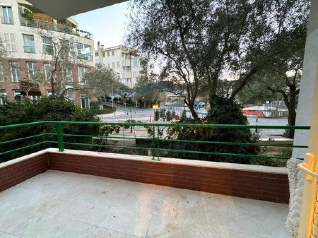 In vendita, Appartamento 1+1+Veranda, Residenza Kodra e Diellit 1, Tirana.