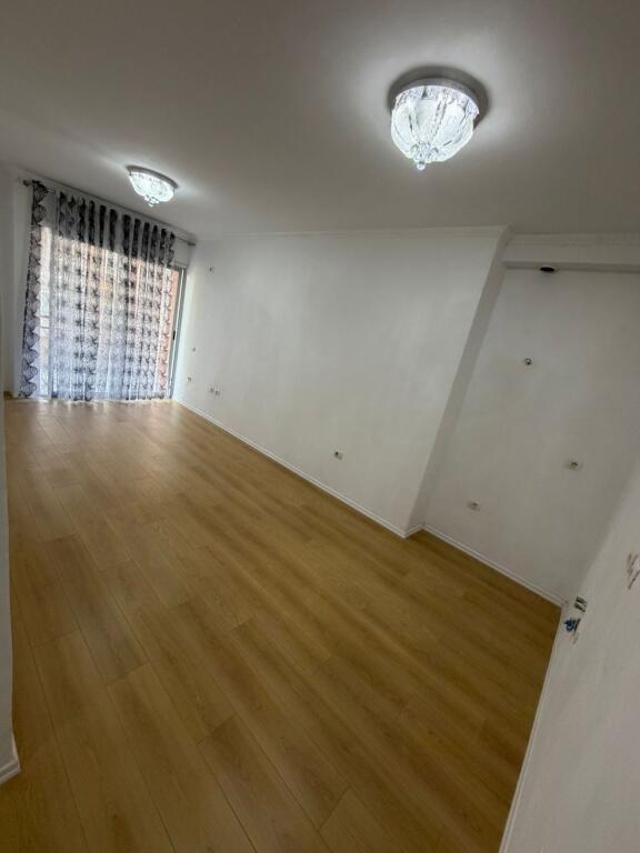 🏠 Shitet Apartament 2+1 – Fresk (përballë SPAR 2)