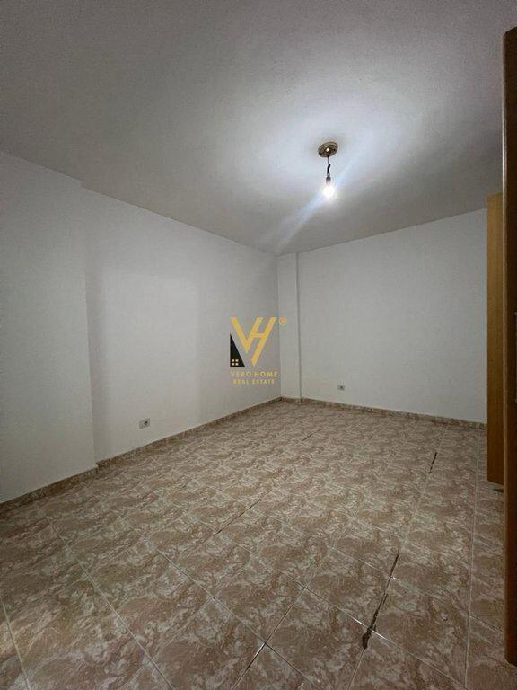 APPARTAMENTO 3+1+2+BLK IN AFFITTO PRESSO IL COMUNE DI PARIGI 700 EURO