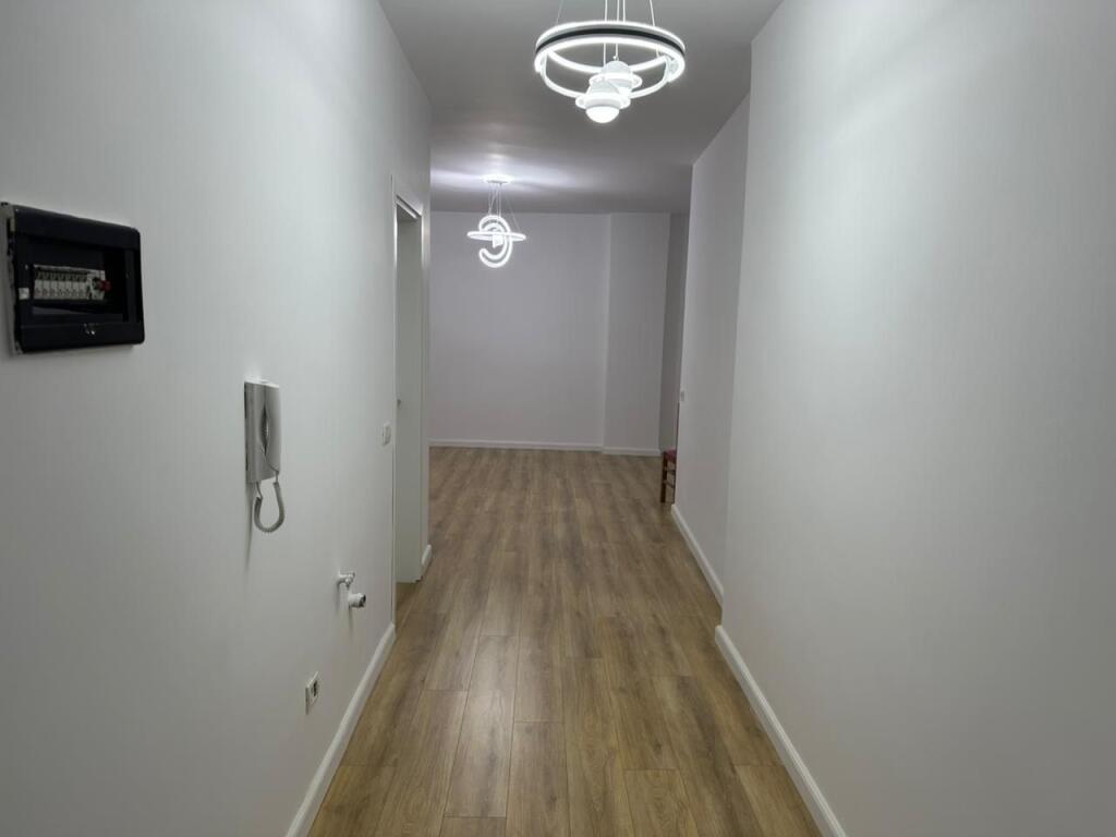 Apartment 2+1, Astir!