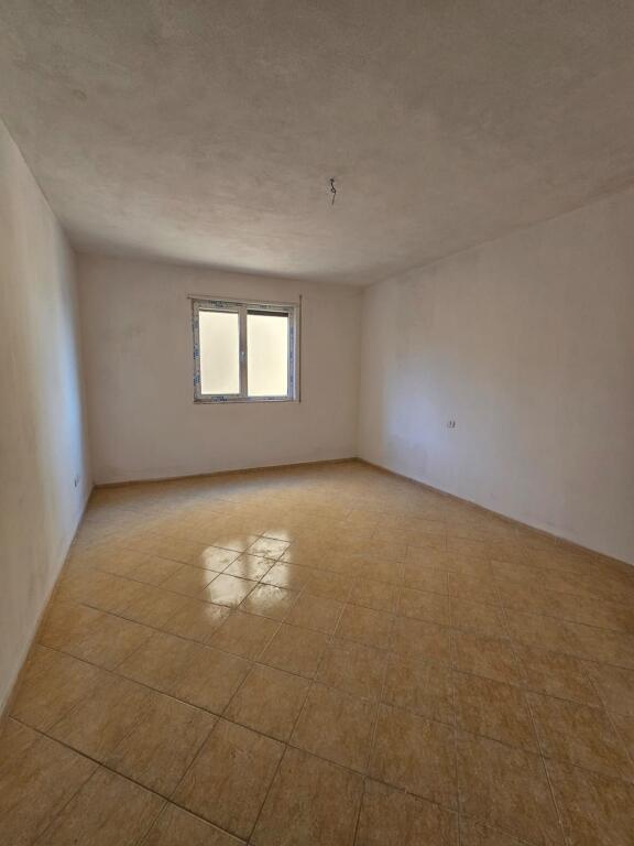 SHITET APARTAMENT – SHKËMBI I KAVAJËS