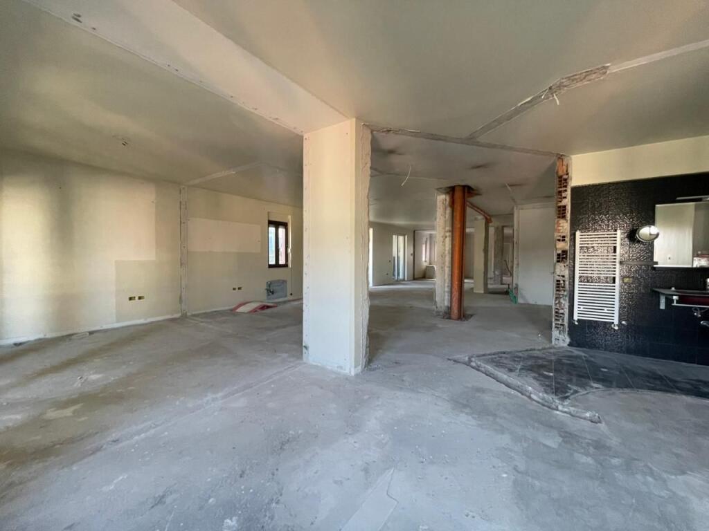 Business premises for rent at Petro Nini.