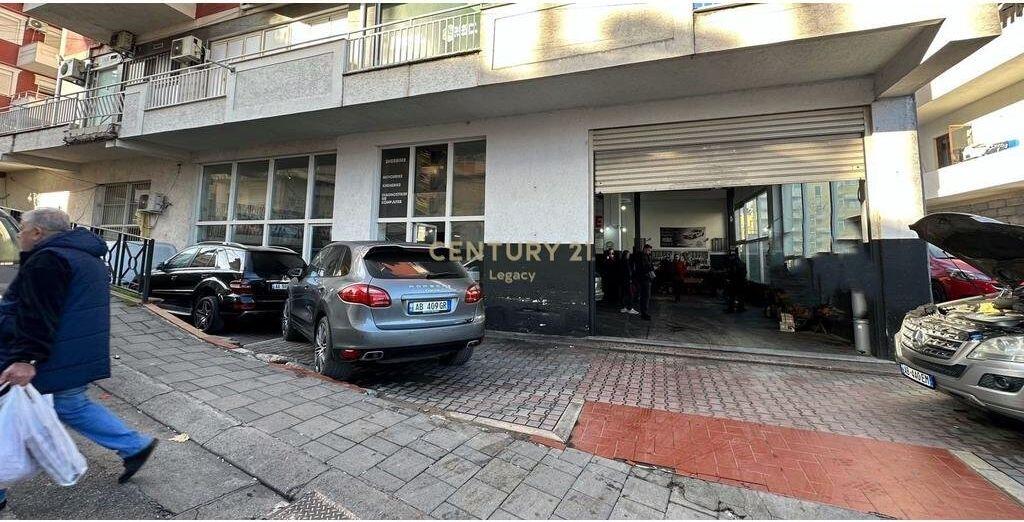 Jepet me Qira Ambient Komercial – Kati 0, buzë rrugës kryesore Selite