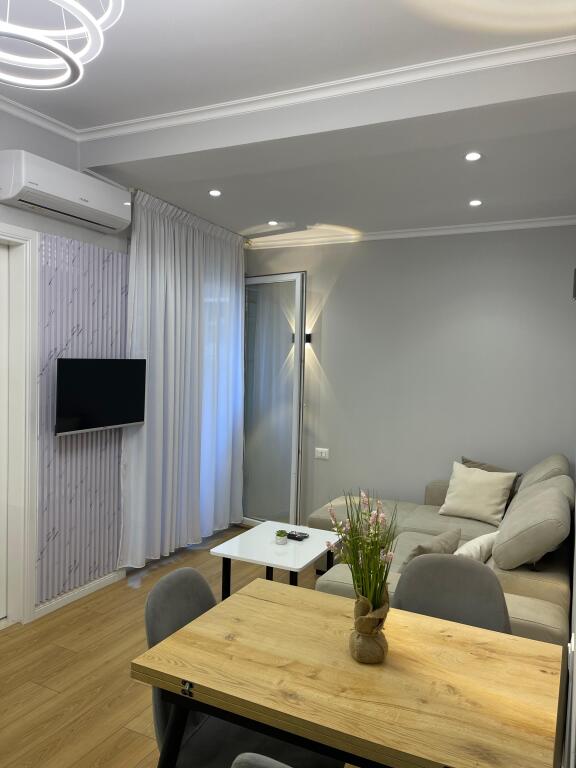 🏡 Shitet apartament 1+1 te Liqeni i Thate