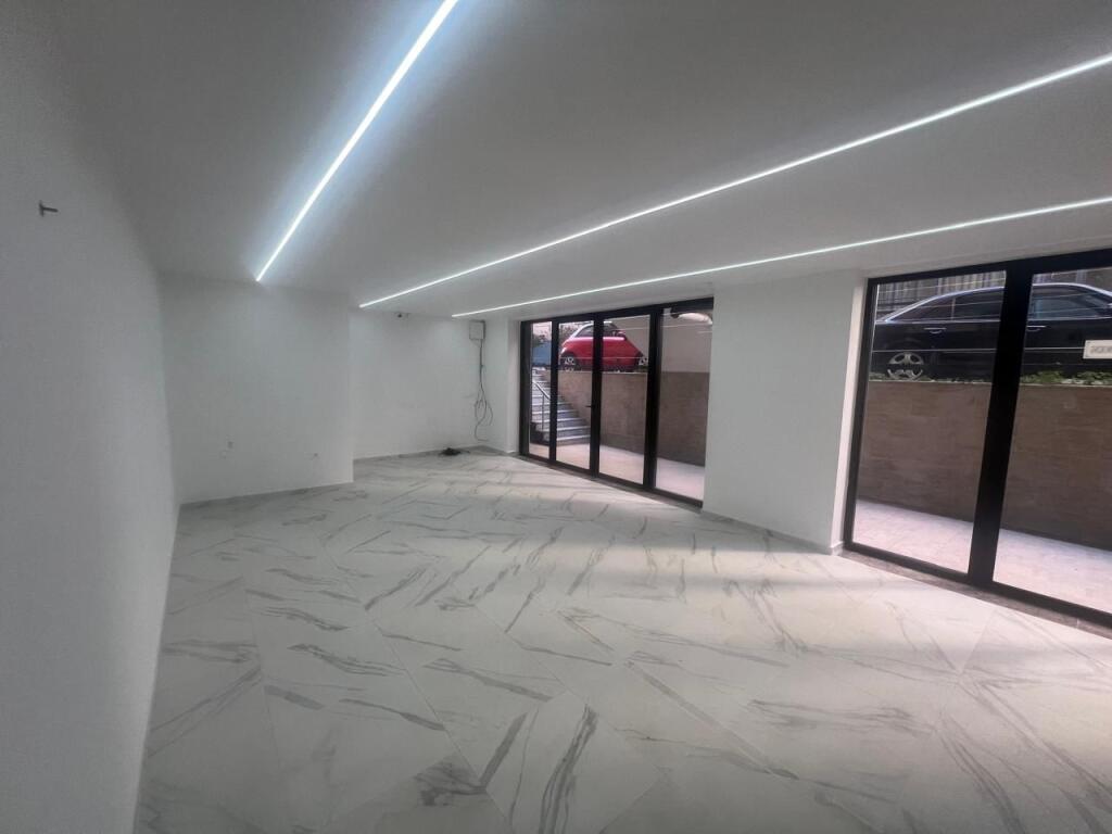 SHITET AMBIENT BIZNESI – PLAZH, DURRËS