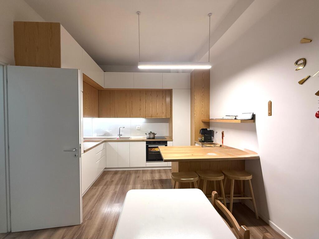 EKSKLUZIVE 📍 Pazari i Ri, shitet apartament 2+1+2
