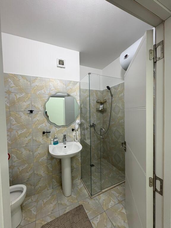 In affitto a Vollga del palazzo di 27 piani appartamento 2+1+2 bagni e una super veranda