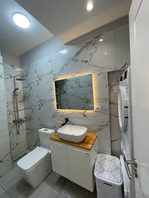 🏡 Shitet apartament 1+1 te Liqeni i Thate