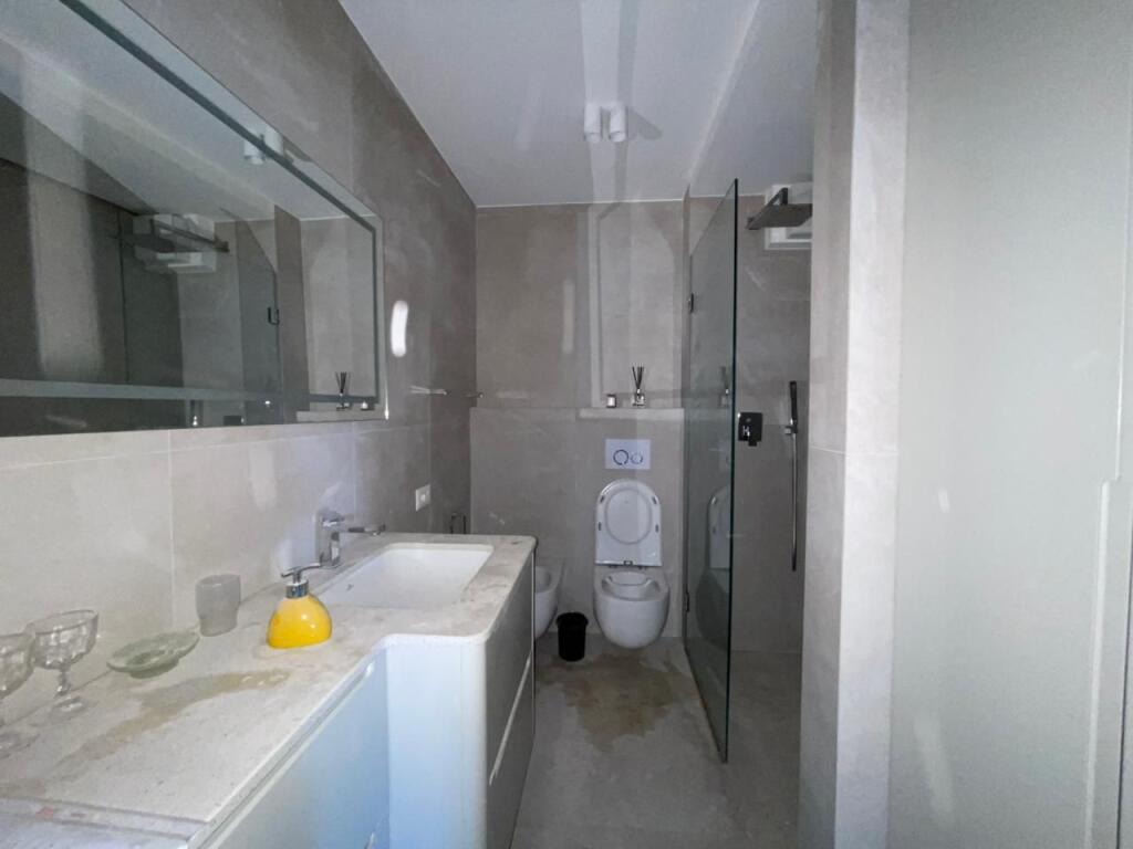 Business premises for rent at Petro Nini.