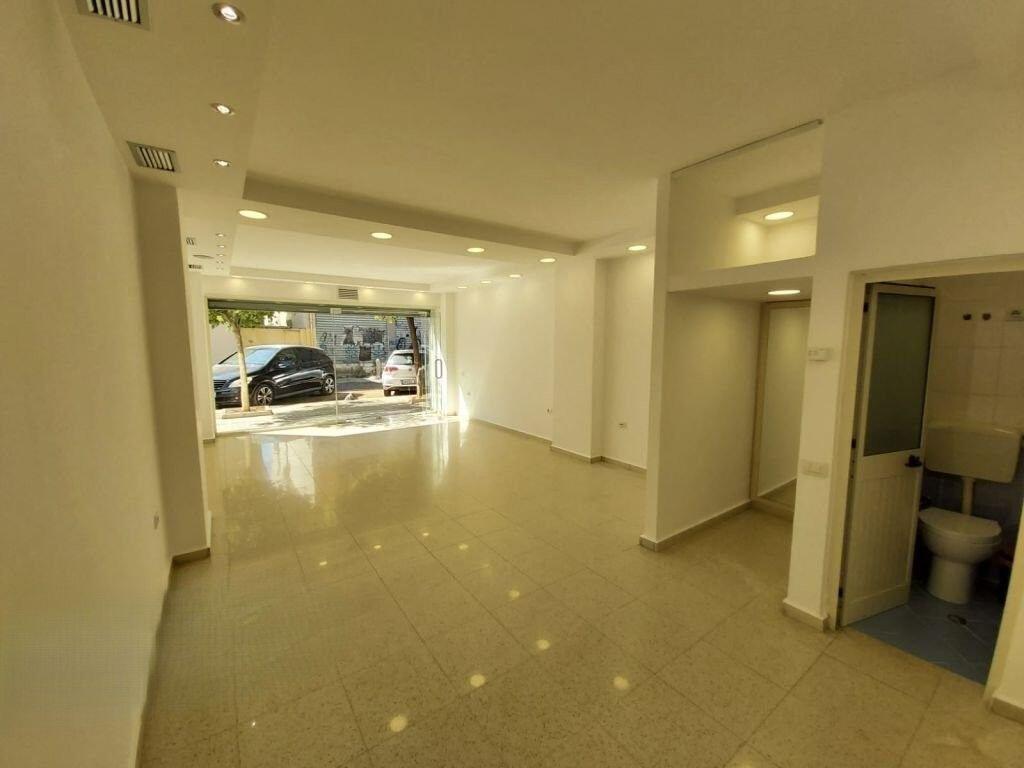 FOR RENT COMMERCIAL UNIT AFTER THE FACULTY OF SCIENCES 350 € /Month
