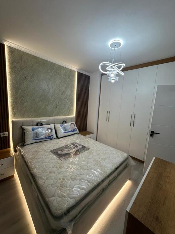 Apartment 2+1, Astir!
