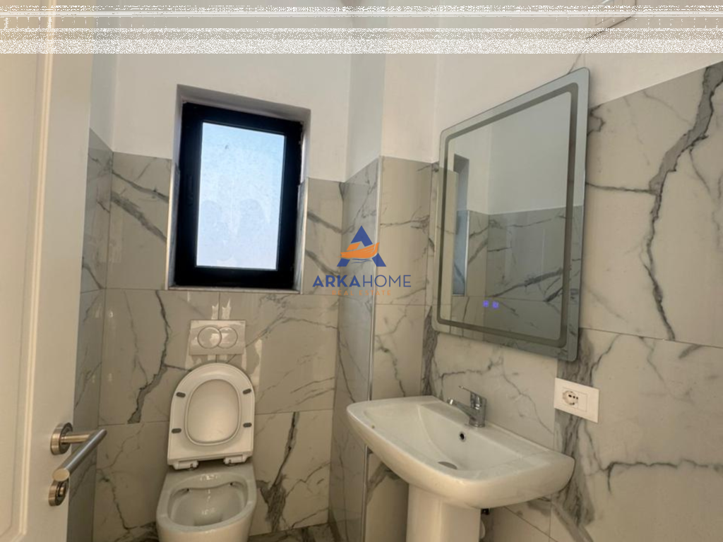 LOCALE COMMERCIALE IN AFFITTO 140M2 "SAUK, INCROCIO VERSO FARKË" 90.000 LEKE