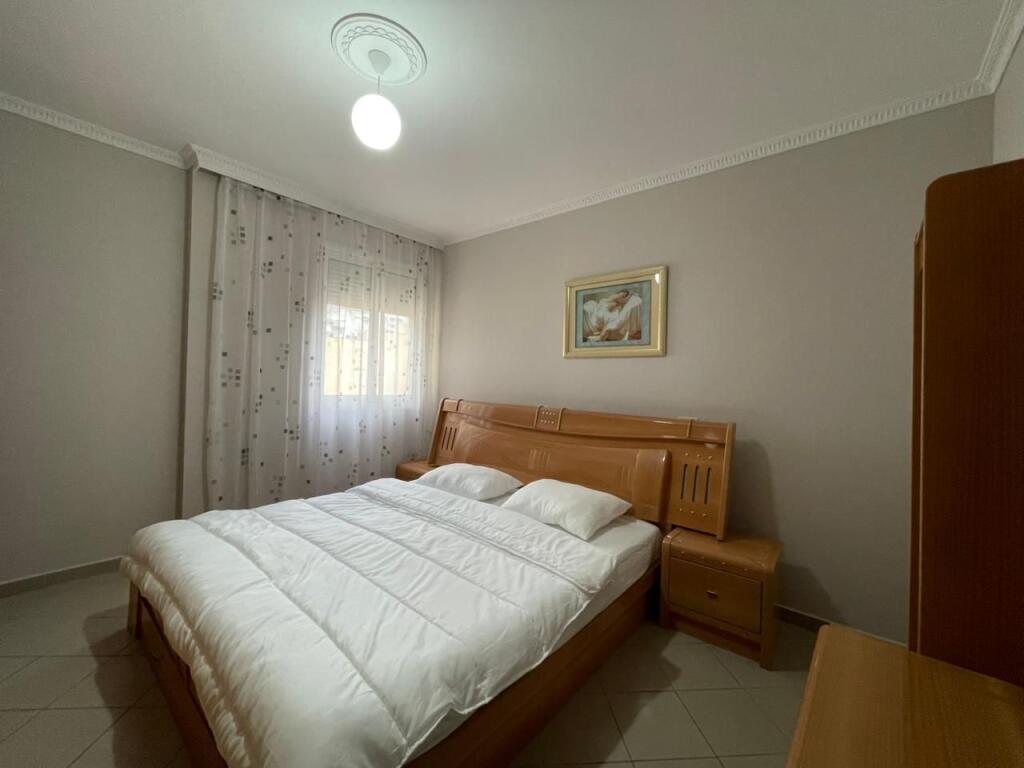 Appartamento 2+1 in affitto presso Komuna e Parisit.
