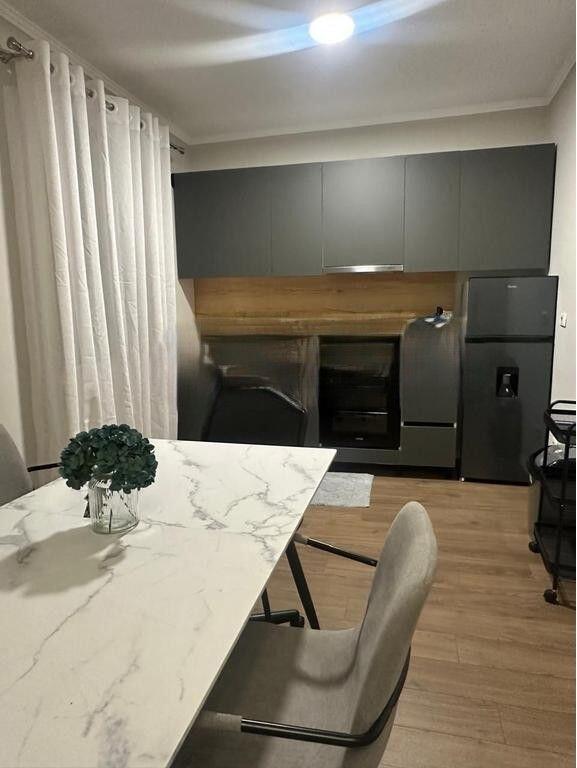 AFFITTASI APPARTAMENTO 1+1 – DUE MINUTI DA PIAZZA SKENDERBEU 800 € /Mese