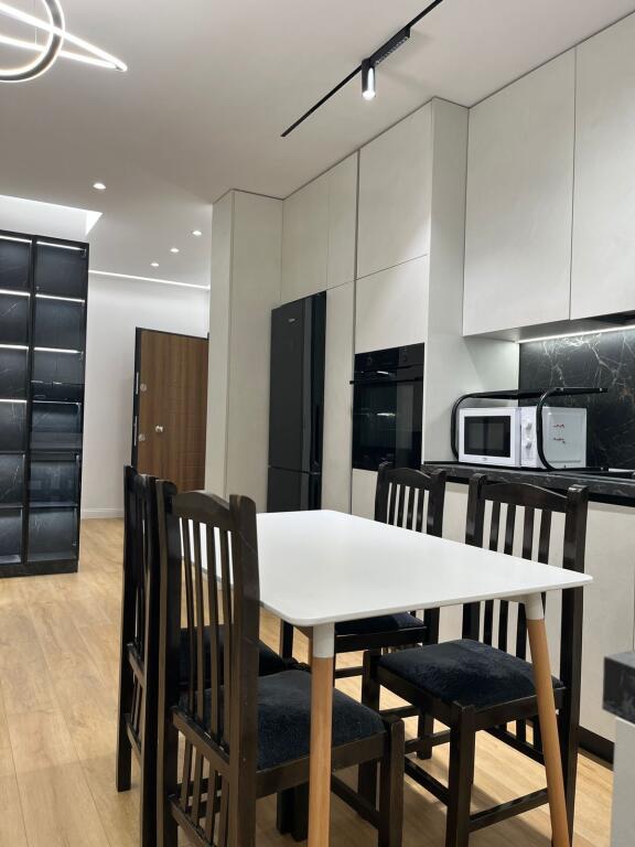 🏠 Apartament me qira 2+1 – Fusha e Aviacionit