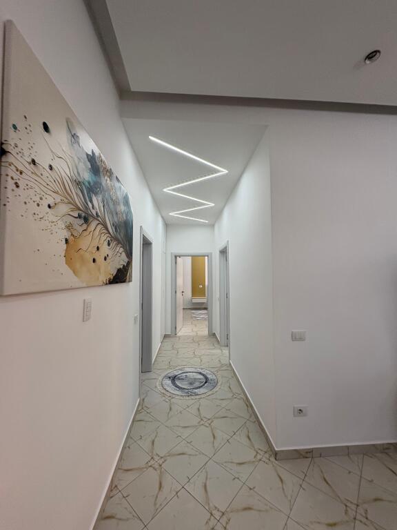 In affitto a Vollga del palazzo di 27 piani appartamento 2+1+2 bagni e una super veranda