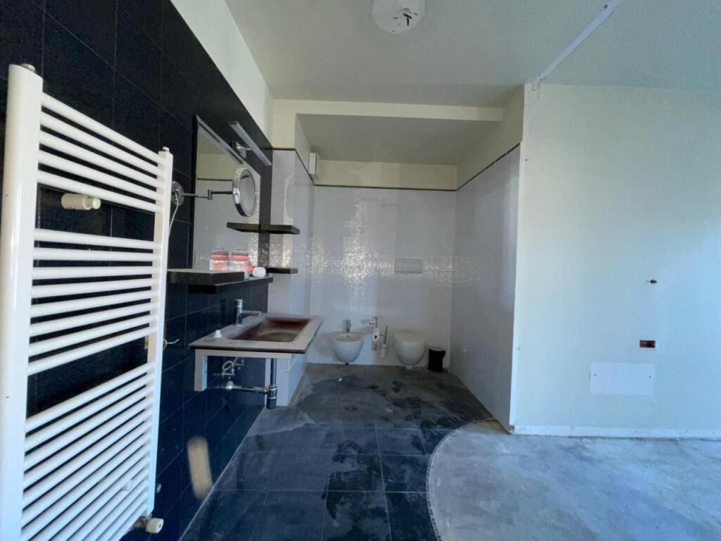 Business premises for rent at Petro Nini.