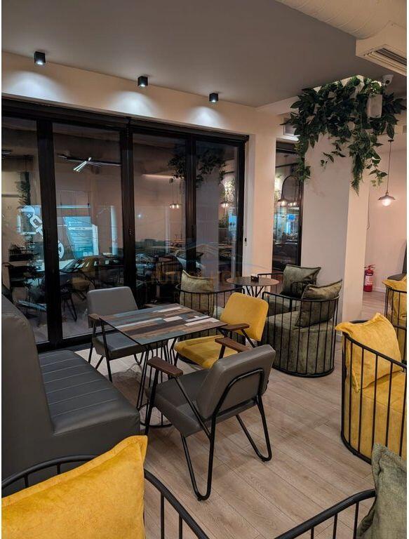 In vendita, Bar Lounge Business, vicino al Palazzo con Freccia, Tirana