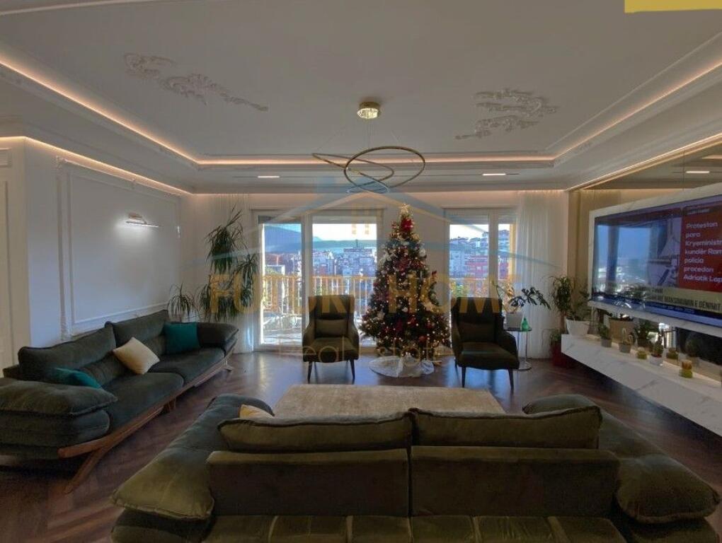 Shitet, Apartament 4+1+3+2Poste Parkimi, Rezidenca "EURO 3D", Tiranë.