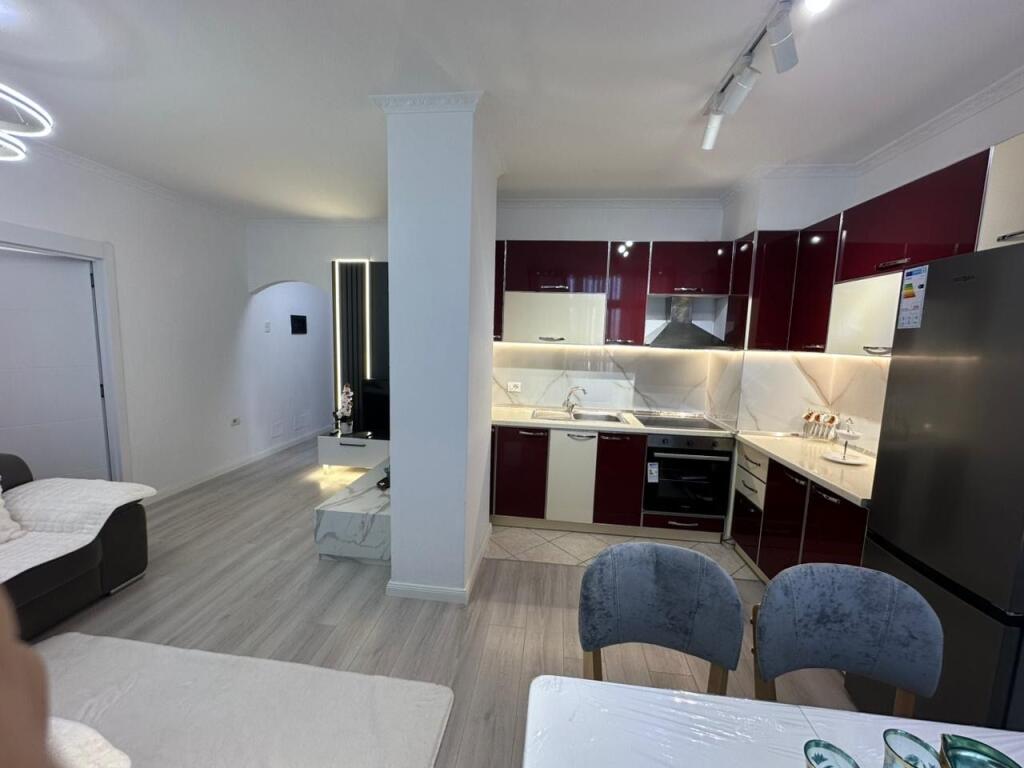 Apartment 2+1, Astir!