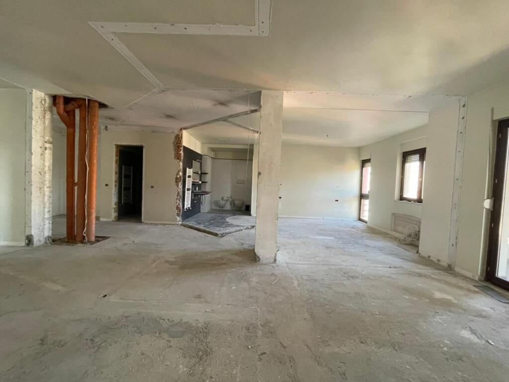 Business premises for rent at Petro Nini.
