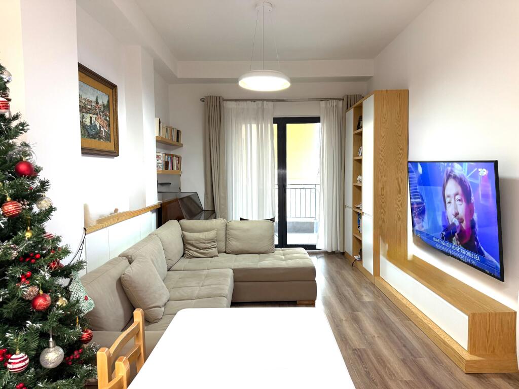 EKSKLUZIVE 📍 Pazari i Ri, shitet apartament 2+1+2
