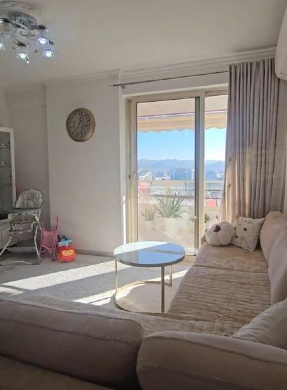 Shitet apartament 2+1 tek Casa Italia.