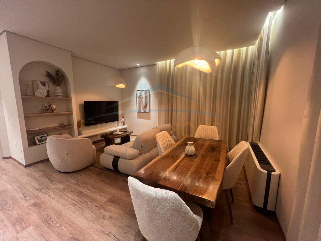 Qera, Apartament 2+1+2+2 Poste Parkimi, Green Valley Residence, Tiranë.