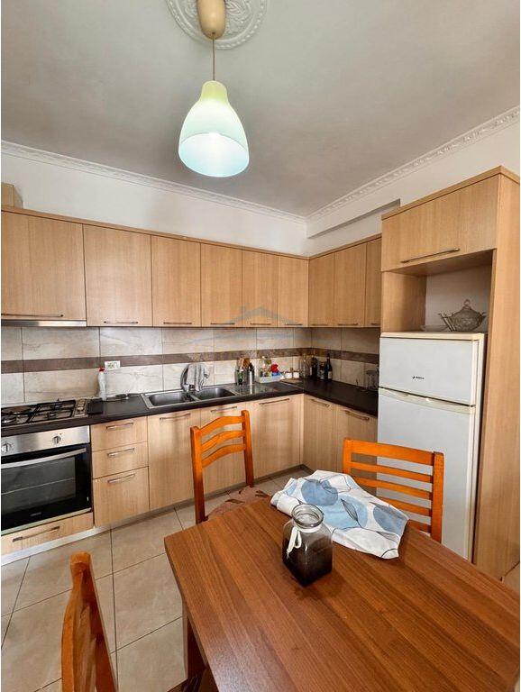 Qera,Apartament 2+1 , Unaza e Re