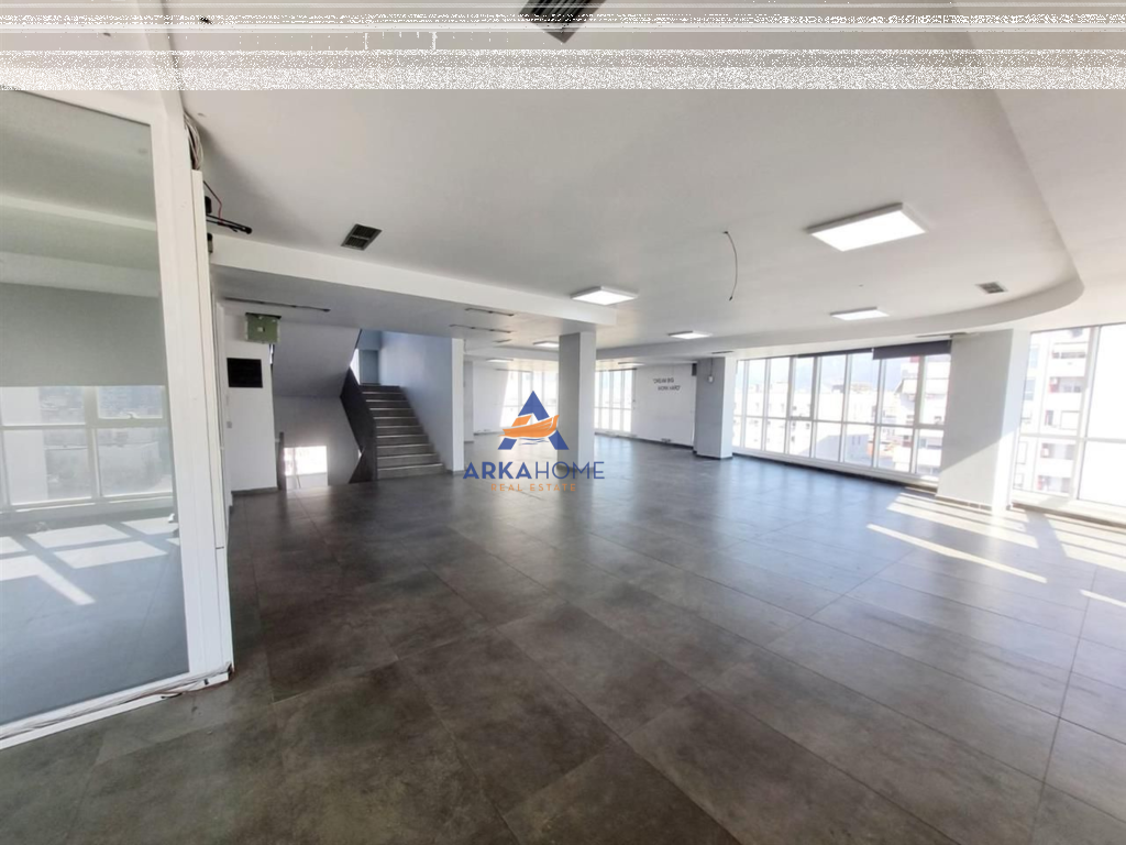 NEGOZIO IN VENDITA 133M2 "ALLA COMMUNE DI PARIGI, VICINO A KIKA 2" 478.800 EURO