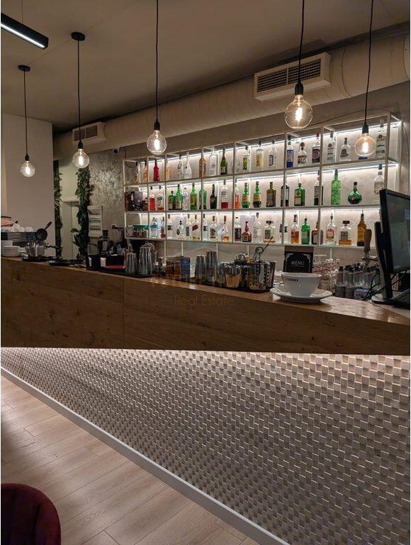 In vendita, Bar Lounge Business, vicino al Palazzo con Freccia, Tirana