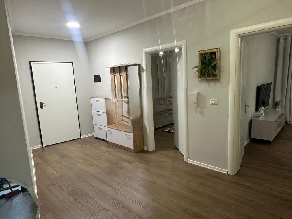 AFFITTASI APPARTAMENTO 1+1 – DUE MINUTI DA PIAZZA SKENDERBEU 800 € /Mese