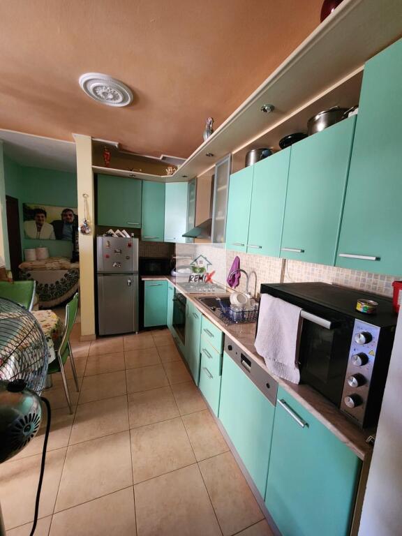 🏡 Shitet Super Apartament 2+1+2 në Plazhin e Golemit