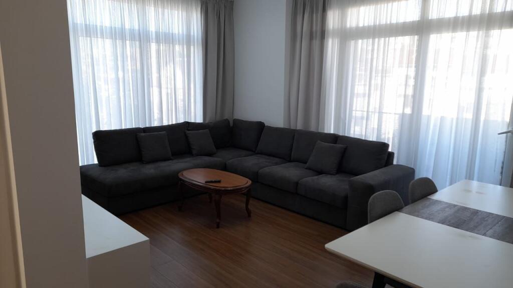 VILLA DI 3 PIANI IN VENDITA NELLA CITTÀ DEGLI STUDENTI 800.000 EURO
