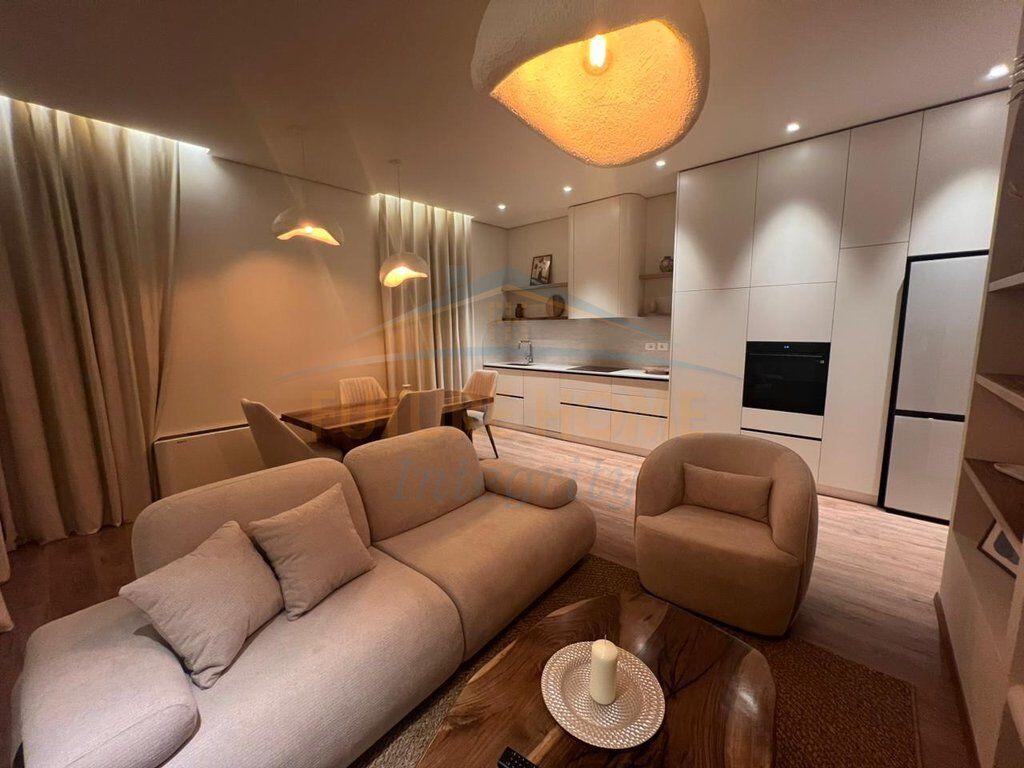 Qera, Apartament 2+1+2+2 Poste Parkimi, Green Valley Residence, Tiranë.