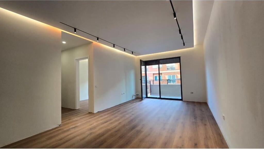 For sale 2+1 + Parking at Liqeni i Thate!