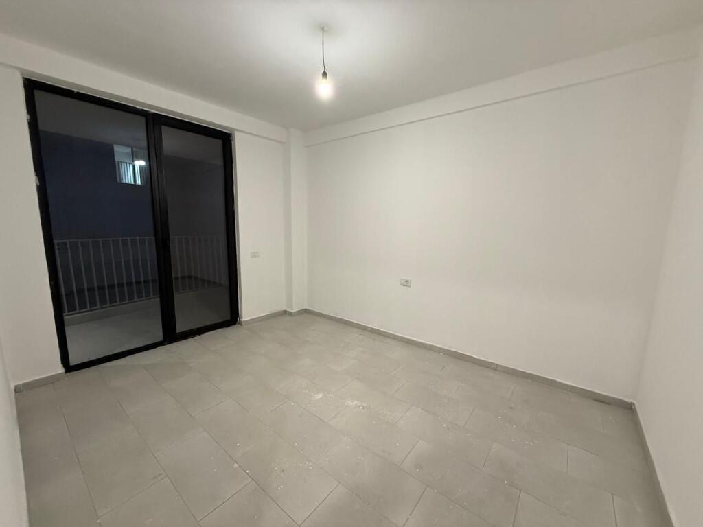 Locale per uffici in affitto presso Golden Tower Residence, Mine Peza.